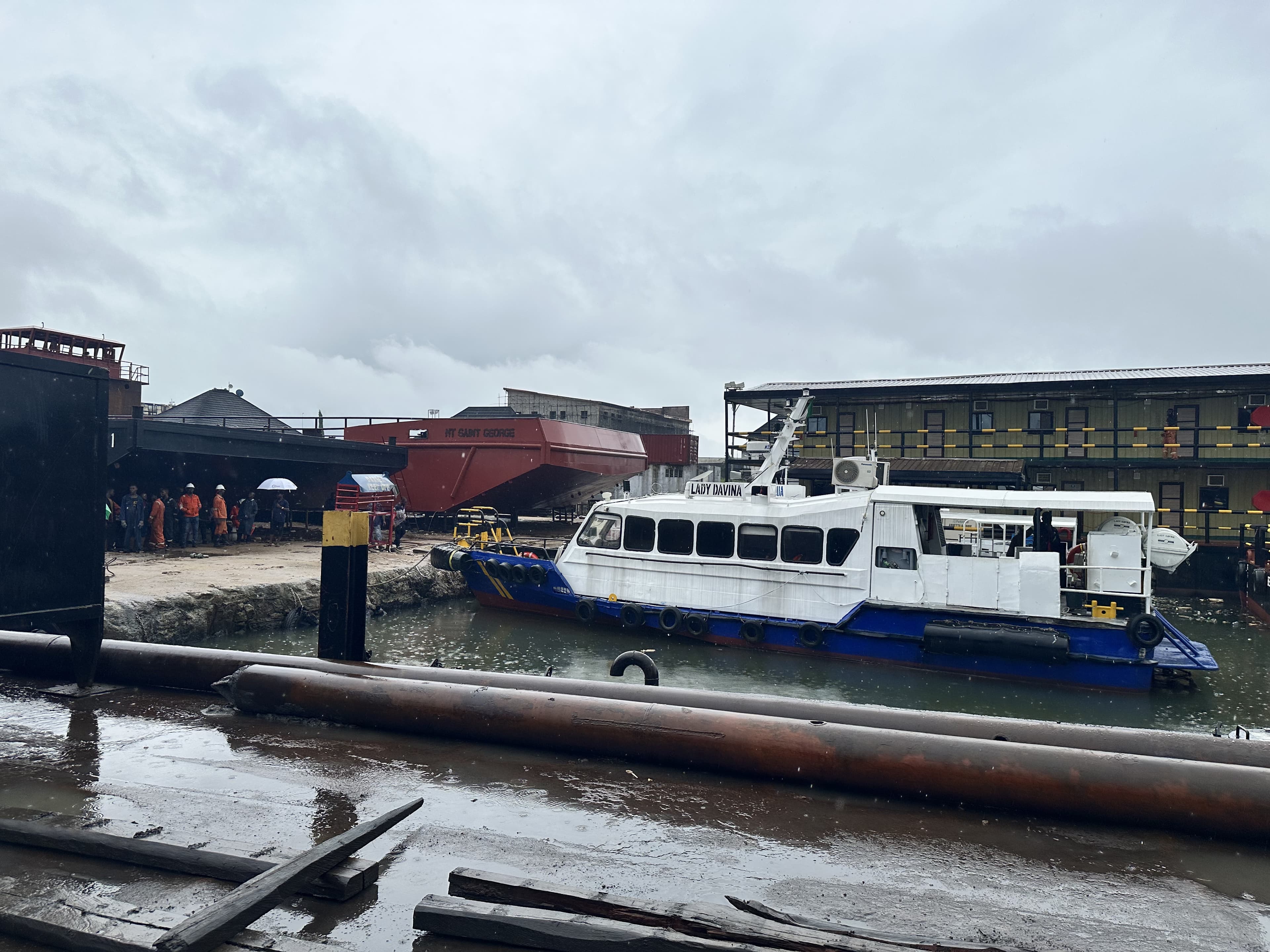 Construction of Crane Mat on 5,000-Ton Anglovic 1 Barge — photo 1