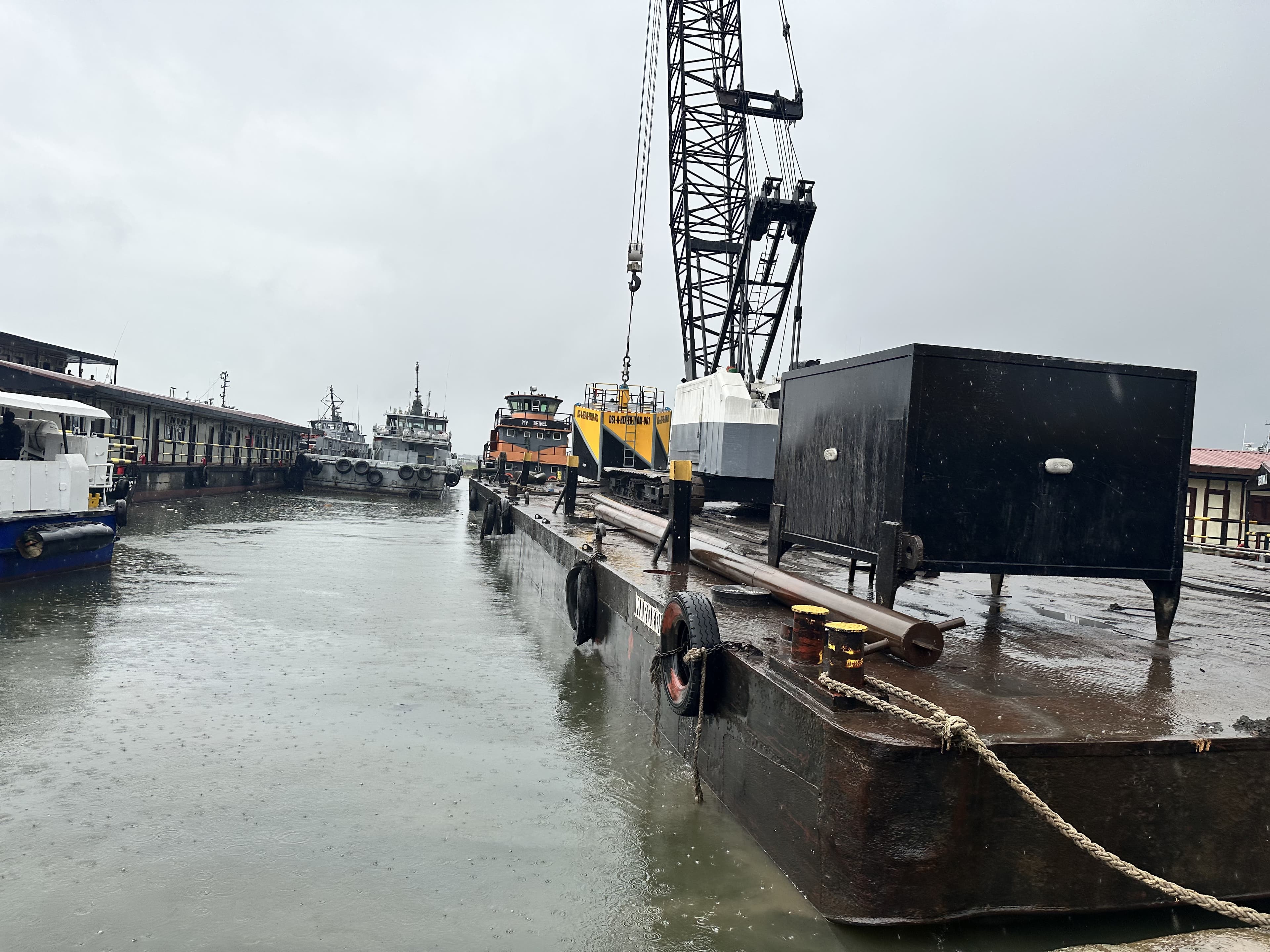 Cannibalization of 800-Ton Barge — photo 4