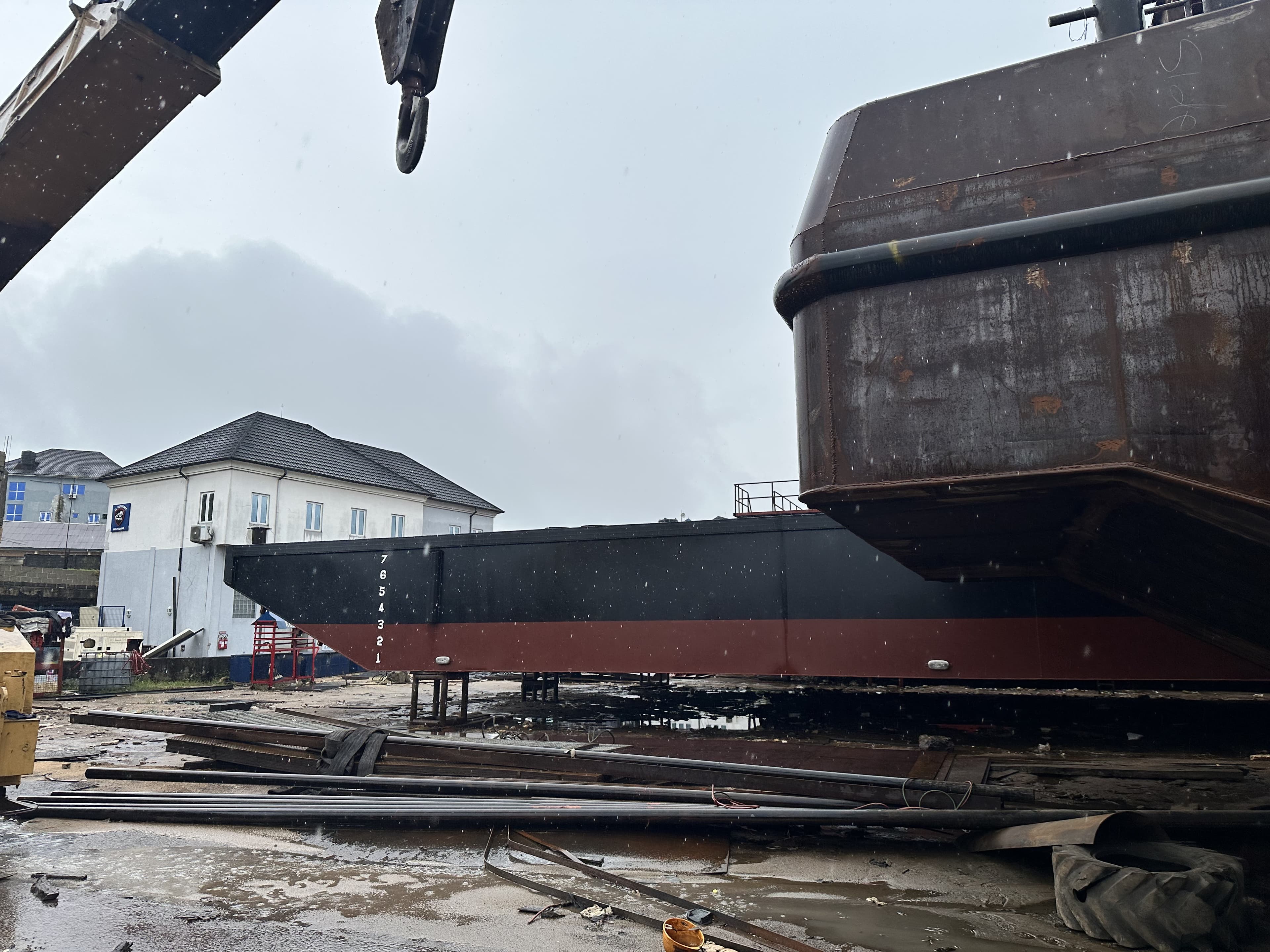 Construction of Crane Mat on 5,000-Ton Anglovic 1 Barge — photo 3